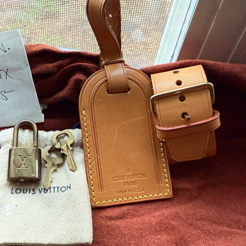 Louis Vuitton Tan Leather Luggage Tag and Belt Set. Lock and 2 keys.
